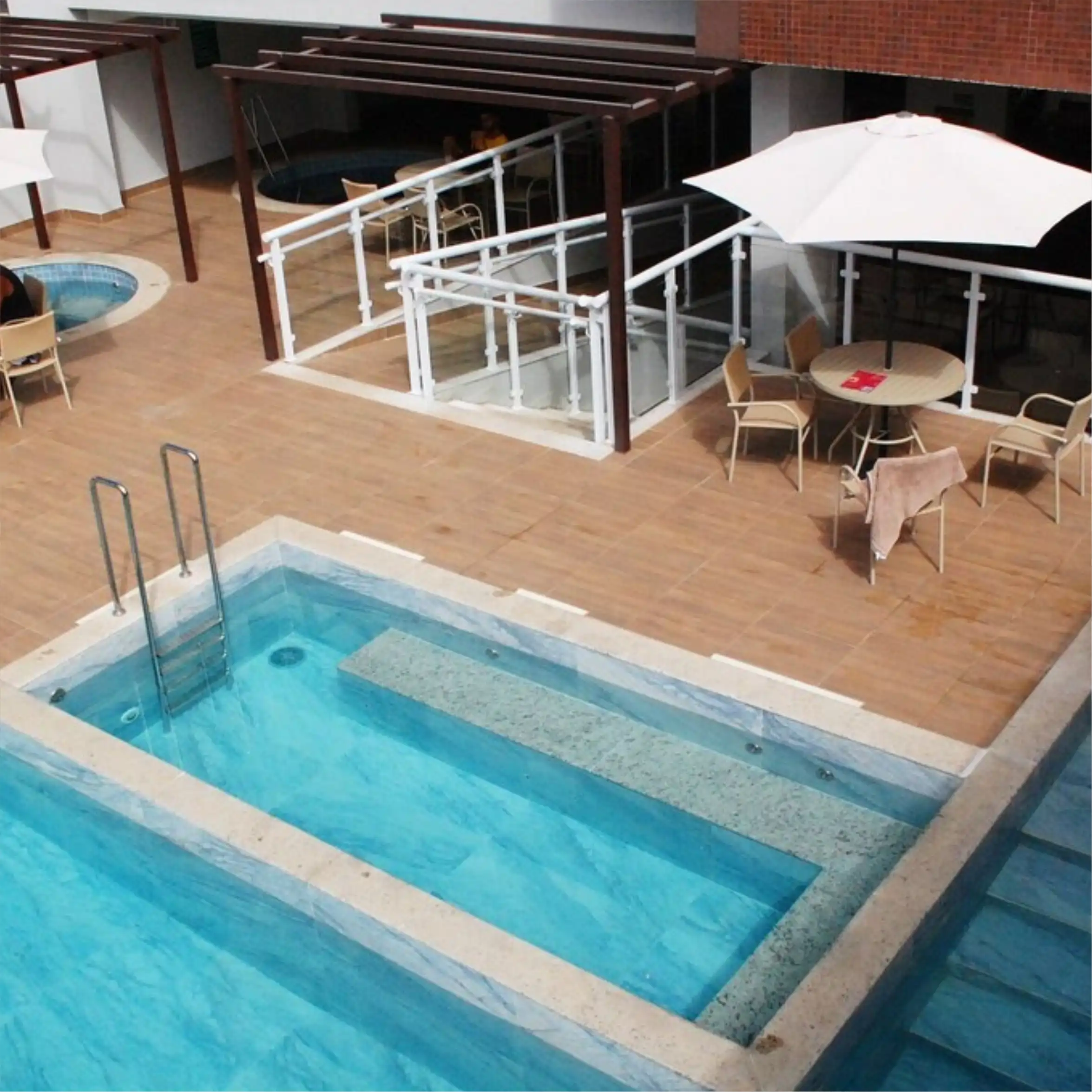 Quarto moderno e confortável do Everest Flat Service, com decoração elegante